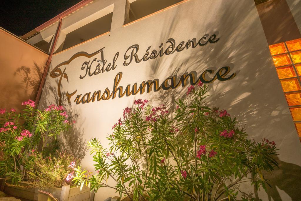 Hôtel et Résidence de la Transhumance Saint-Martin-de-Crau Extérieur photo