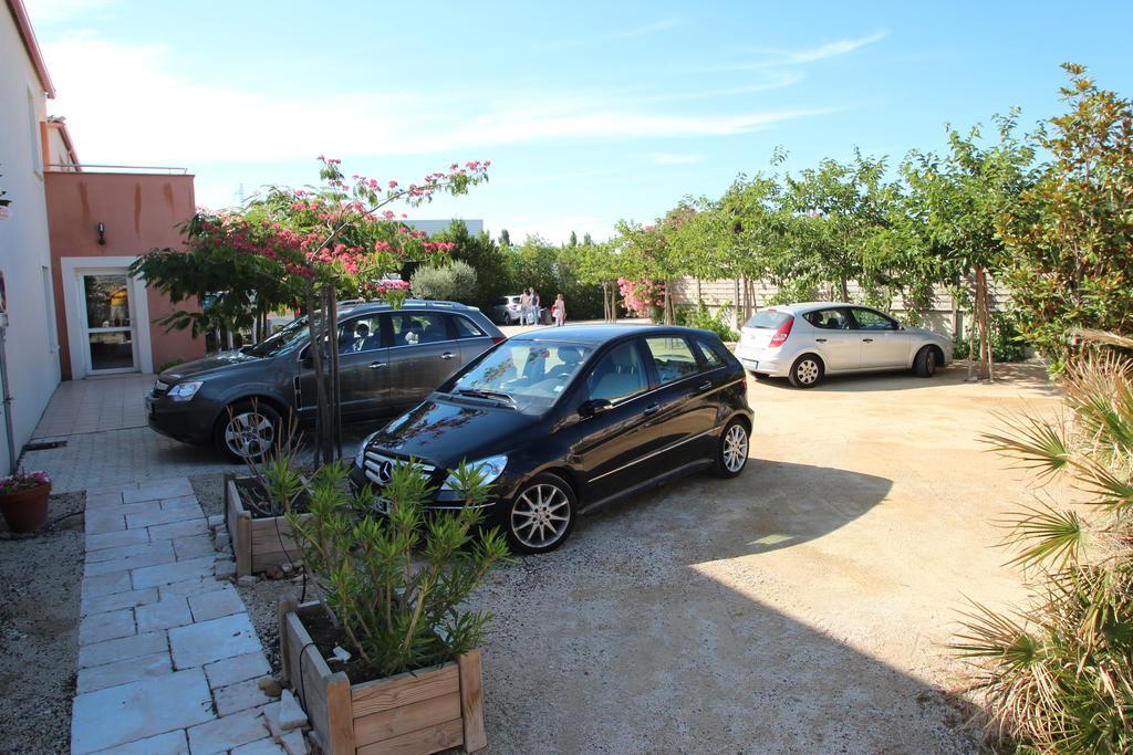 Hôtel et Résidence de la Transhumance Saint-Martin-de-Crau Extérieur photo