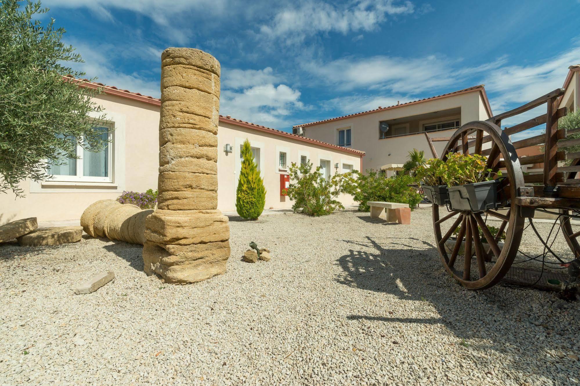 Hôtel et Résidence de la Transhumance Saint-Martin-de-Crau Extérieur photo